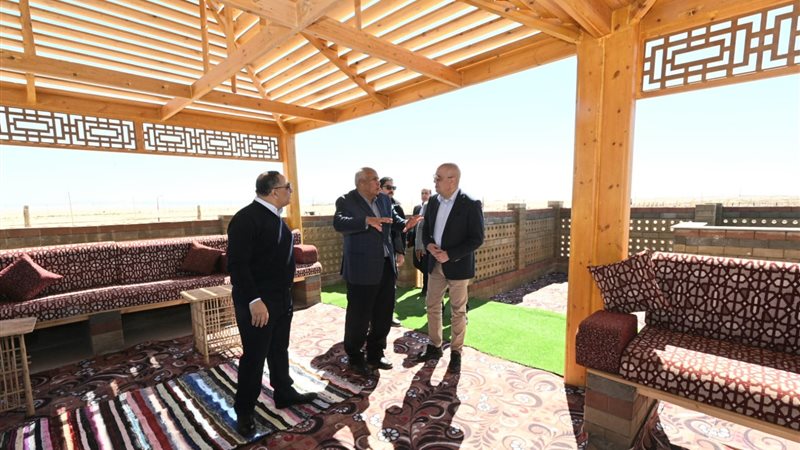 وزير الاسكان خلال