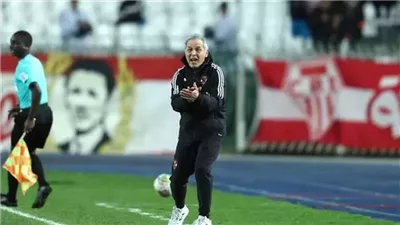  كولر يحاضر لاعبي الأهلي بالفيديو استعدادا لمواجهة ميدياما 