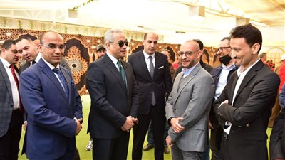 وزير العمل يشهد اختبارات عمال وجزارين مرشحين للعمل في موسم الحج لعام 2024