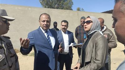 نائب المحافظ ومدير الأمن يتفقدان موقع سقوط مدرج سيرك في الوادي الجديد (صور)