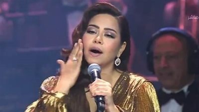 سخرية رواد السوشيال ميديا من لطم شيرين عبد الوهاب على أغنية حبه جنة (فيديو)