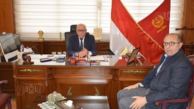 30 قسمًا لبيع السلع.. محافظ بورسعيد يفتتح معرض 