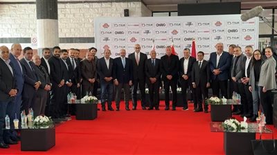 في زيارة تاريخية.. الزمالك يستقبل مجلس الأهلي بالقلعة البيضاء منذ عام 2009.. دقيقة حداد وكرسي مزين بالزهور للعامري فاروق.. وهتاف من أعضاء الأبيض: «بيبو بيبو»