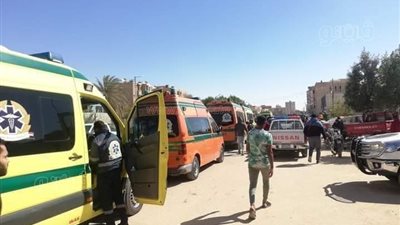 أسماء وحالة 9 مصابين محتجزين بمستشفى الخارجة في حادث سقوط مدرج سيرك بالوادي الجديد 