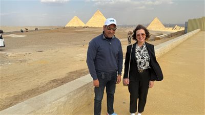 وزيرة السياحة والصناعة التقليدية بالمغرب تزور الأهرامات 
