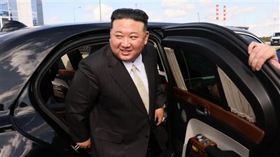 حاملا بندقية، الزعيم الكوري الشمالي يدعو إلى تكثيف التدريبات الحربية