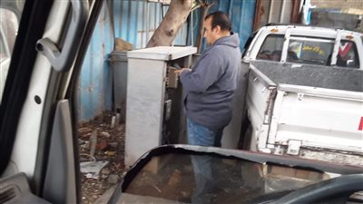 رئيس حي شرق بالإسكندرية يوجه برفع كفاءة الأعمدة والكشافات وتغيير التالف 