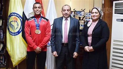  رئيس جامعة بني سويف يستقبل صاحب ذهبية بطولة فزاع للعدو السريع بالإمارات