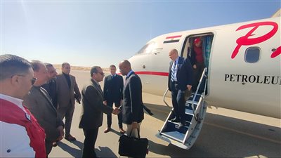 محافظ شمال سيناء يستقبل وزير التنمية الدولية الكندي بمطار العريش