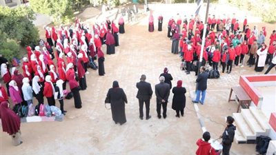 وكيل التعليم بالوادي الجديد يطمئن على طلاب واقعة السيرك (صور)