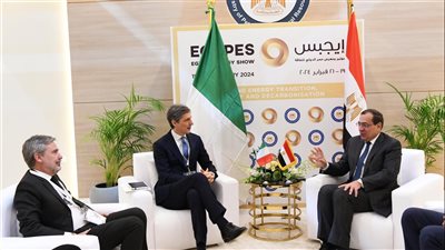 وزير البترول يجري مباحثات مع الرئيس التنفيذى لشركة سنام الإيطالية