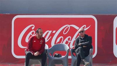 كواليس جلسة الخطيب مع طبيب الأهلي في المران الصباحي 