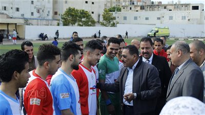 محافظ مطروح يتابع فعاليات نهائي دوري مراكز الشباب لكرة القدم (صور)