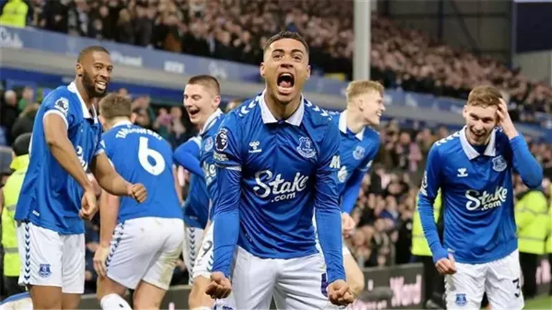 إيفرتون، فيتو