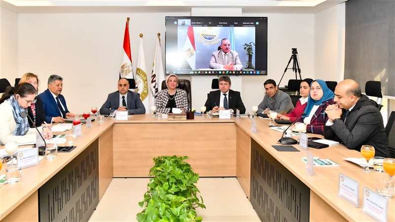 وزيرة البيئة والمحافظين،