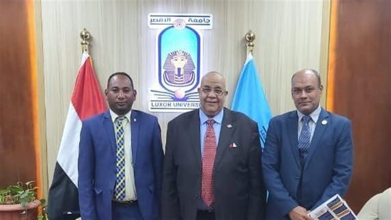 رئيس جامعة الأقصر،
