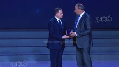 وزير الداخلية يكرم عددا من أسماء الشهداء والمصابين والمتميزين من رجال الشرطة (صور)