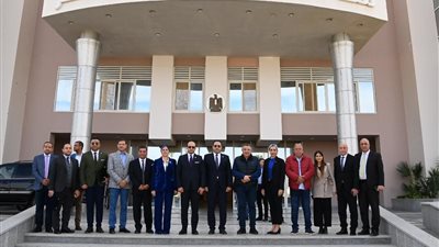 خلال زيارة، برلماني يرفض إقامة مدارس على أرض استاد الغردقة