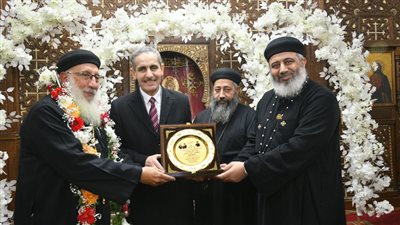 محافظ الغربية يشارك في احتفالية اليوبيل الذهبي لسيامة القمص أبانوب لويس كاهن الكنيسة الأثرية بسمنود