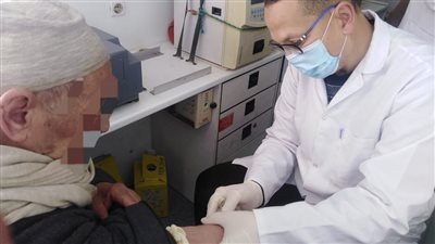 الكشف على 986 مواطنا خلال قافلة طبية مجانية بقرية كفر غرين بكوم حمادة في البحيرة