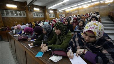 مخالفات تؤدي إلى عقوبات تأديبية للطلاب.. الأعمال المخلة بنظام الكلية.. كل فعل يتنافى مع الشرف والكرامة أو يخل بحسن السير والسلوك داخل الجامعة 