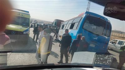 الإسعاف تدفع بـ15 سيارة لنقل الجثث والمصابين بحادث تصادم أتوبيس طلاب بسيارة نقل ببدر 