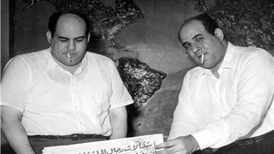 التوأمان مصطفى وعلى أمين.. نشآ في بيت الأمة وأصدرا مجلة في الثامنة من عمرهما.. وأسسا مدرسة صحفية رائدة 