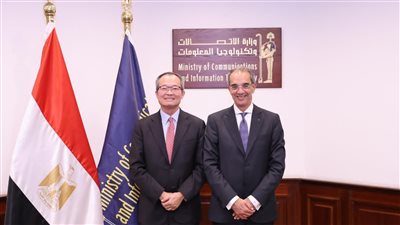 وزير الاتصالات يبحث مع نائب رئيس البنك الدولى تعزيز التعاون المشترك