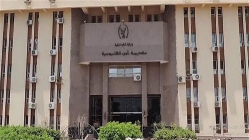 عامل بسوق العبور