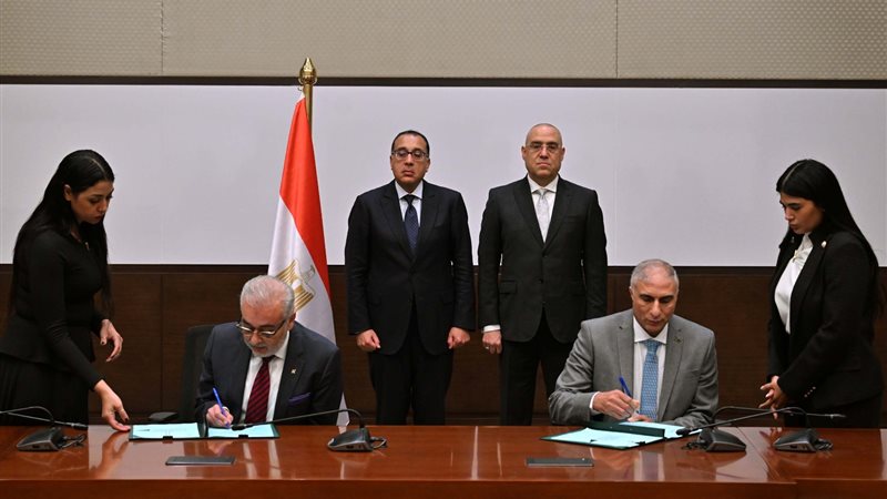 جانب من توقيع الاتفاقية،