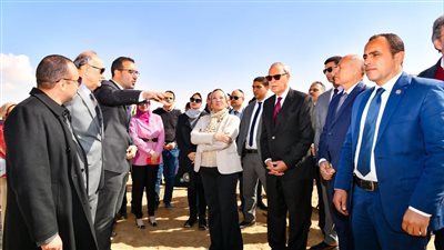 وزيرة البيئة ومحافظ القليوبية يضعان حجر أساس المدينة المتكاملة لمعالجة المخلفات بالعاشر 