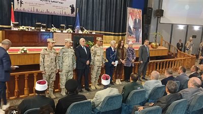 تكريم عدد من أسر الشهداء ومصابي العمليات الحربية بالبحيرة (صور)