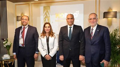 محافظ دمياط تتفقد جناحي شركتي موبكو للأسمدة وإيني بمعرض 