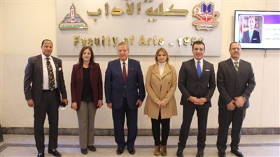 ندوة عن “الوضع الاقتصادي الحالي وجهود الحكومة والدولة للإصلاح” بآداب عين شمس