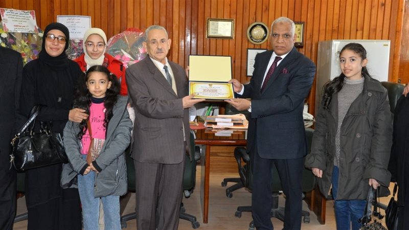 جامعة اسيوط تكرم