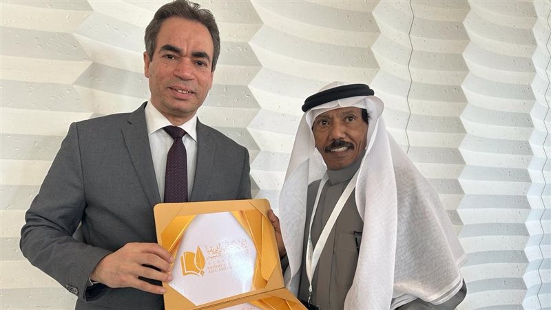 تكريم الاتحاد للروائي