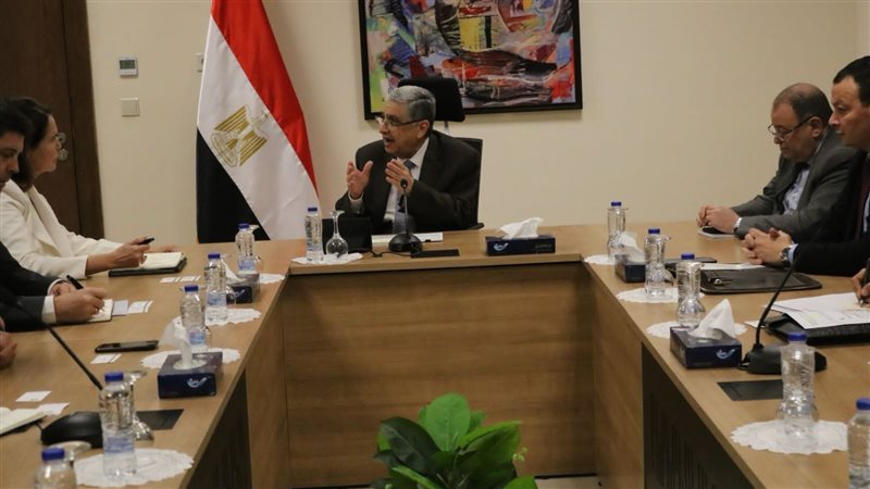 اجتماع وزير الكهرباء