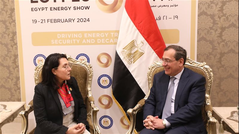 الملا خلال اللقاء،