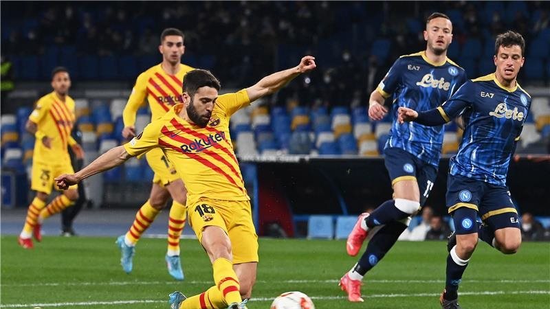 برشلونة ونابولي،