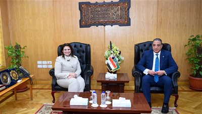 وزيرة الهجرة تتفقد المدرسة الفندقية في قرية دمو بالفيوم