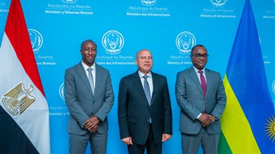 النقل تخطط لإنشاء محاور لوجستية مع أفريقيا 