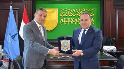البنك الزراعي المصري يبحث مع رئيس جامعة الإسكندرية تعزيز التعاون