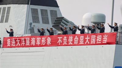 أسطول بحري صيني يتوجه إلى خليج عدن قبالة سواحل الصومال (صور)