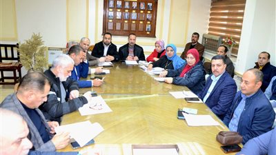 مراجعة واعتماد عدد من طلبات تقنين واضعي اليد بنطاق 7 مراكز بالبحيرة