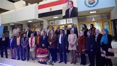 محافظ أسيوط يكرم 11 مديرا من الدفعة الأولى للمبادرة الرئاسية 1000 مدير مدرسة (صور) 