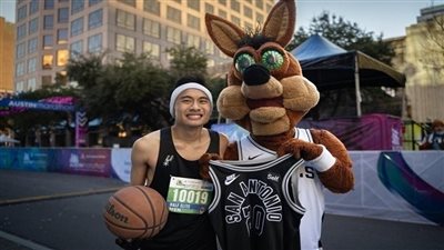 الحريف، يدخل موسوعة جينيس بكرة السلة (فيديو)