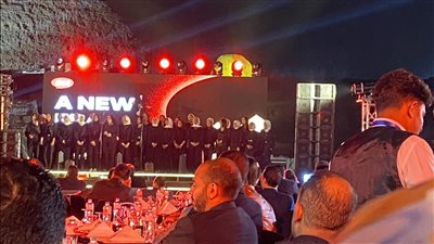 انطلاق حفل رامي جمال في الصوت والضوء بفقرة كورال هرموني (صور)