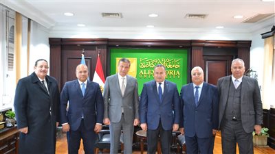 رئيس جامعة الإسكندرية يبحث تعزيز التعاون مع رئيس البنك الزراعي