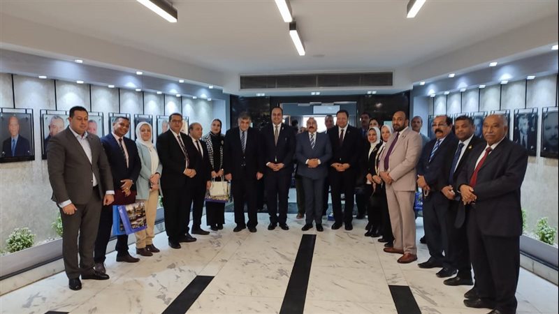 وفد لجنة الصحة مع