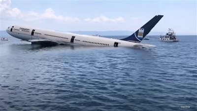 بعد إثارته للجدل، قصة فيديو سقوط وغرق طائرة متوجهة إلى الإمارات بسبب الأمطار الغزيرة